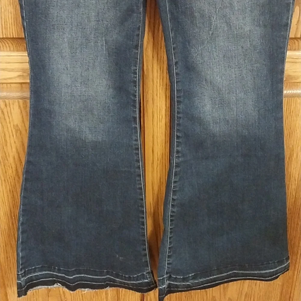 Celebrity Pink NWT Women's Exposed Button Flare Denim Jeans Size 15/32 Dark Wash - Picture 6 of 14